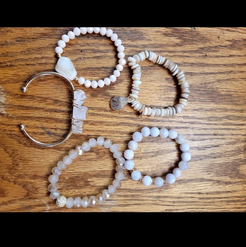 New Deb Bracelet. Elegant Gold and Cream Beaded Bracelet Set, Real Stones. - Picture 2 of 2